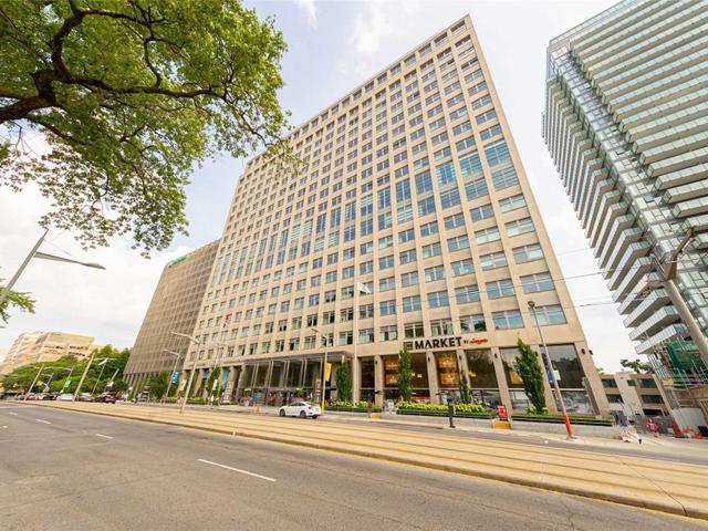 409 - 111 St Clair Ave W