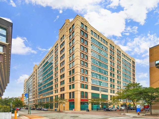 1022 - 155 Dalhousie St