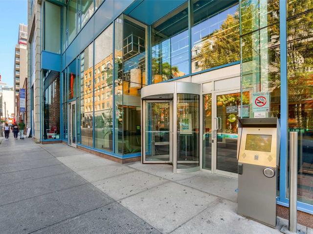 305 - 477 Richmond St W