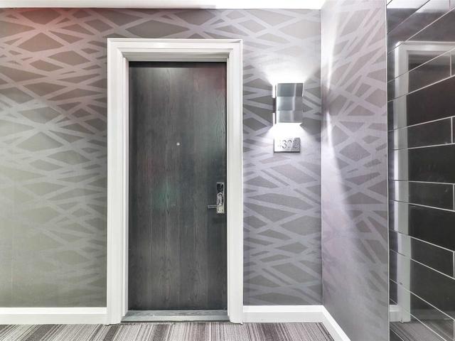 4302 - 224 King St W