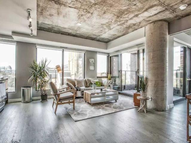 412 - 111 Bathurst St