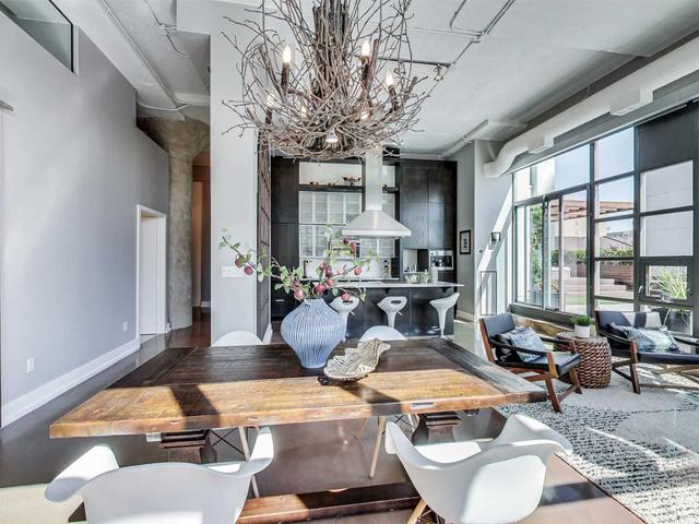 226 - 637 Lake Shore Blvd W