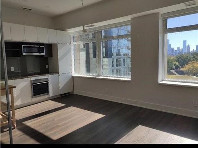 512 - 111 St. Clair Ave W