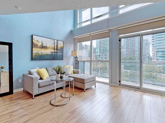 402 - 1029 King St W