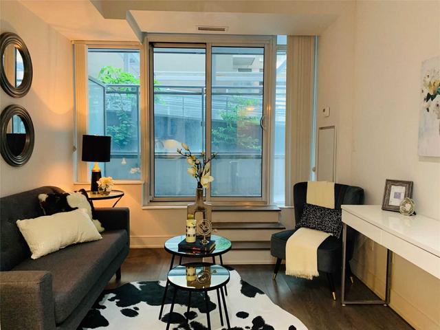 232 - 525 Adelaide St W