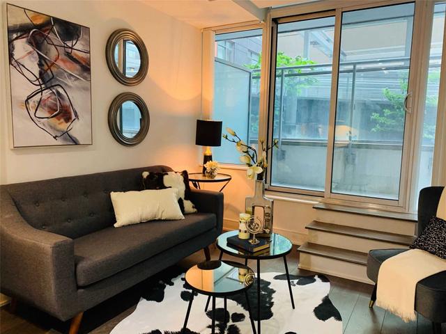 232 - 525 Adelaide St W