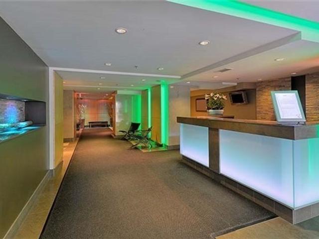 1706 - 220 Victoria St