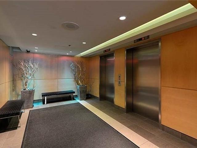 1706 - 220 Victoria St