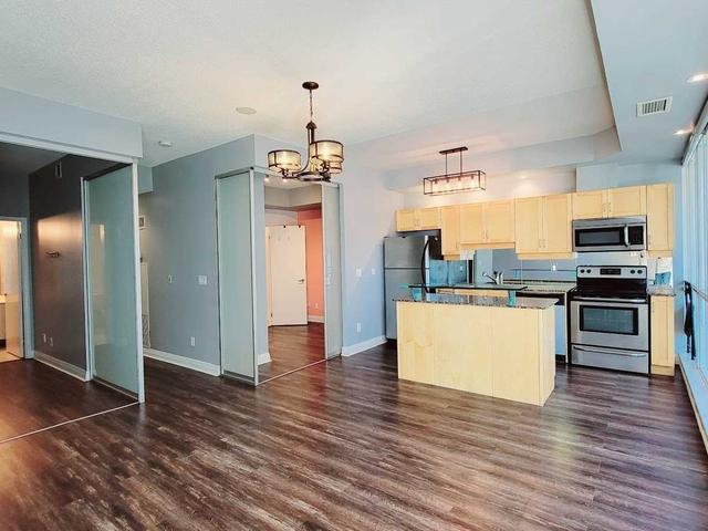 1706 - 220 Victoria St