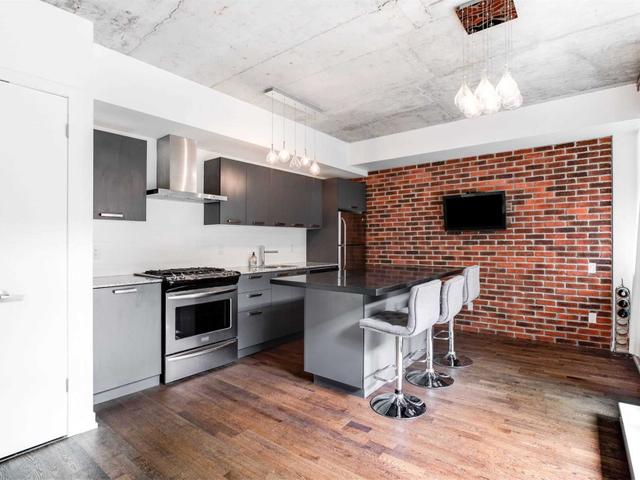 221 - 95 Bathurst St