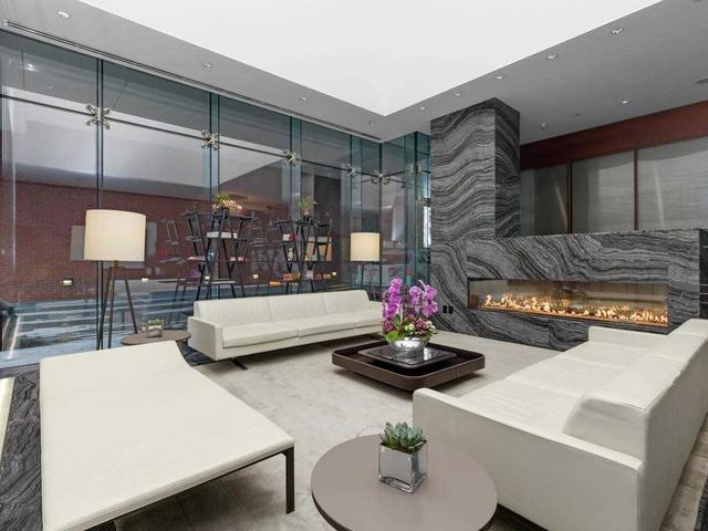 5003 - 180 University Ave