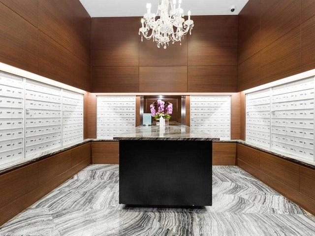 5003 - 180 University Ave