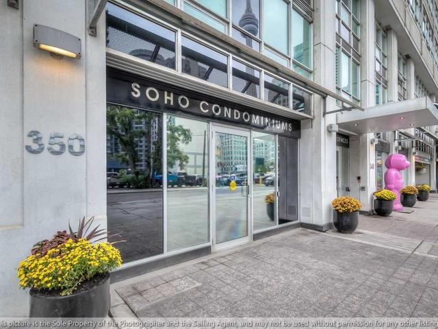 M32 - 350 Wellington St W