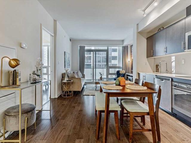 725 - 460 Adelaide St