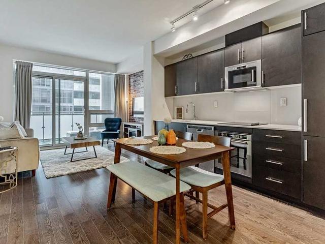 725 - 460 Adelaide St