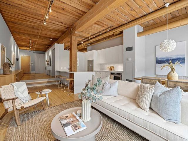 115 - 993 Queen St W