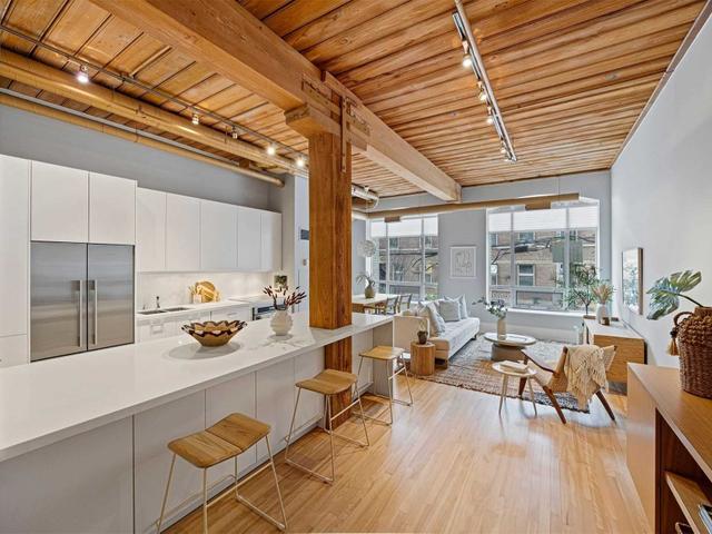 115 - 993 Queen St W