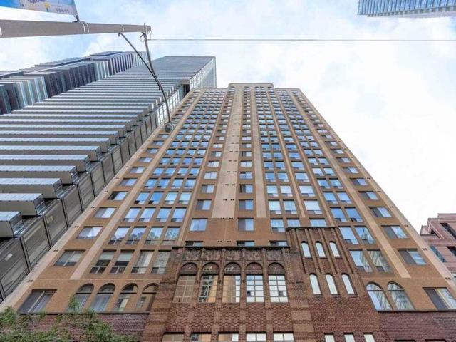 801 - 25 Grenville St