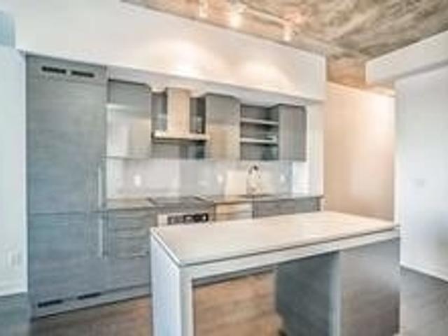 1218 - 1030 King St W