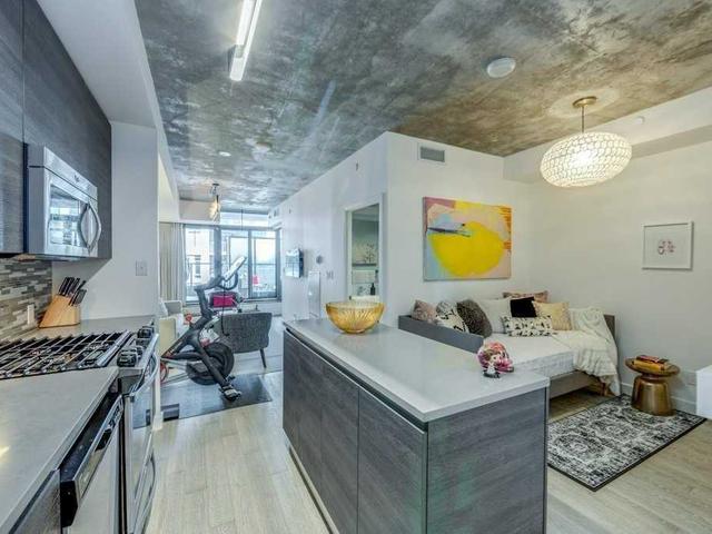 613 - 111 Bathurst St