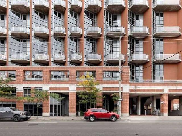 819 - 255 Richmond St E