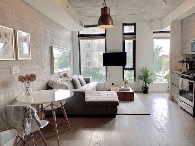 303 - 111 Bathurst St