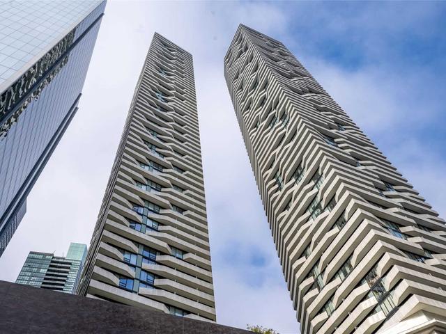 6407 - 100 Harbour St