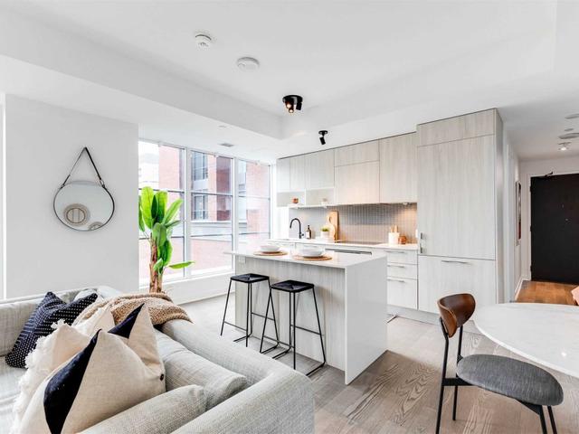 301 - 501 Adelaide St W