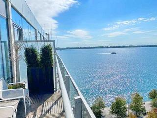 1025 - 39 Queens Quay E