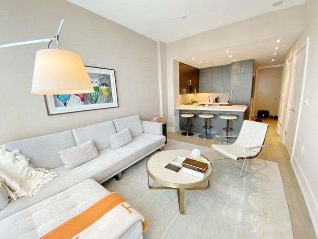 1025 - 39 Queens Quay E