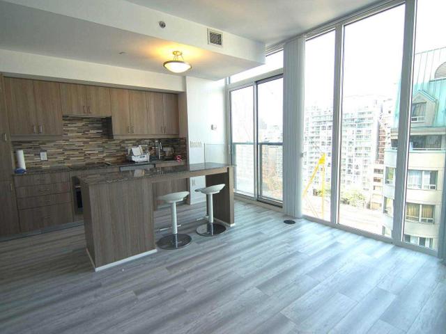 901 - 426 University Ave