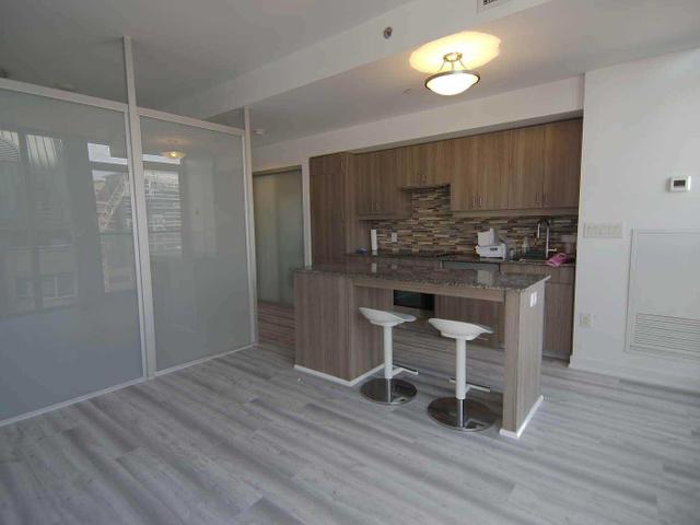 901 - 426 University Ave