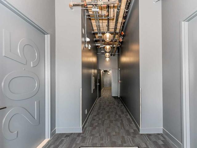 605 - 736 Dundas St E