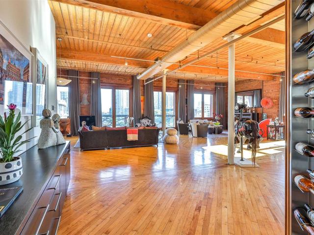 500 - 468 Wellington St W