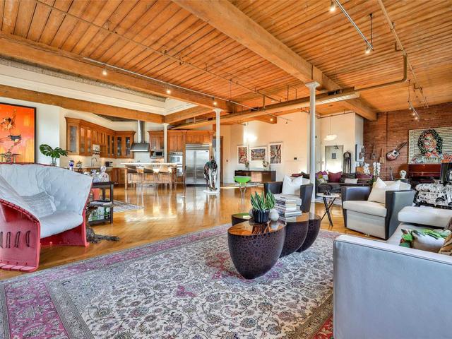 500 - 468 Wellington St W