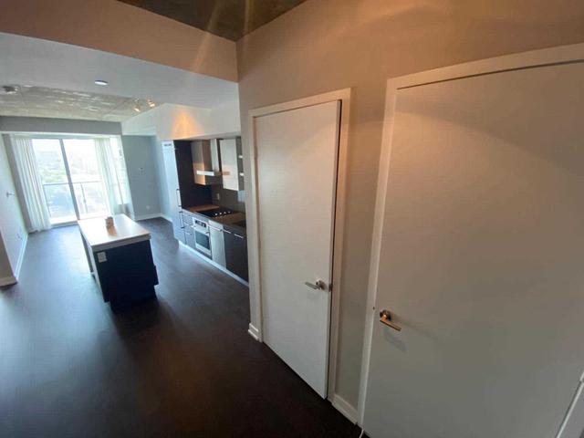 1107 - 1030 King St W