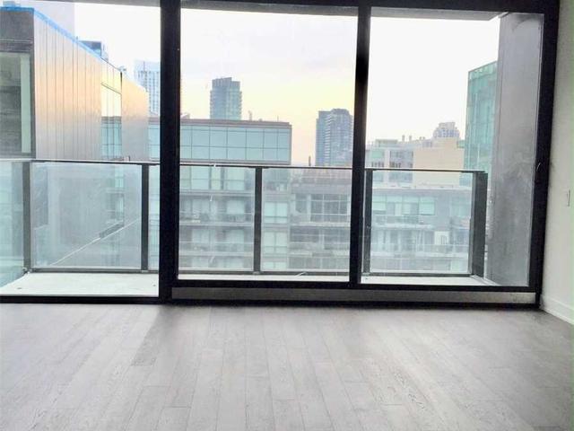 1011 - 629 King St W