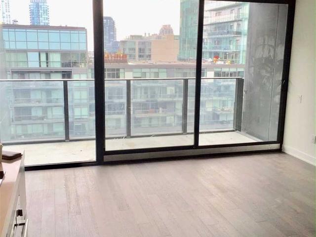 1011 - 629 King St W