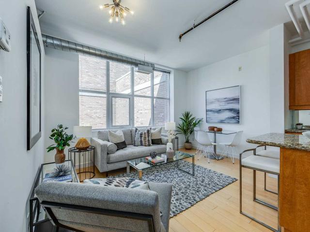 PH28 - 955 Queen St W