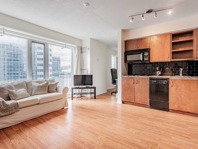 1406 - 200 Victoria St