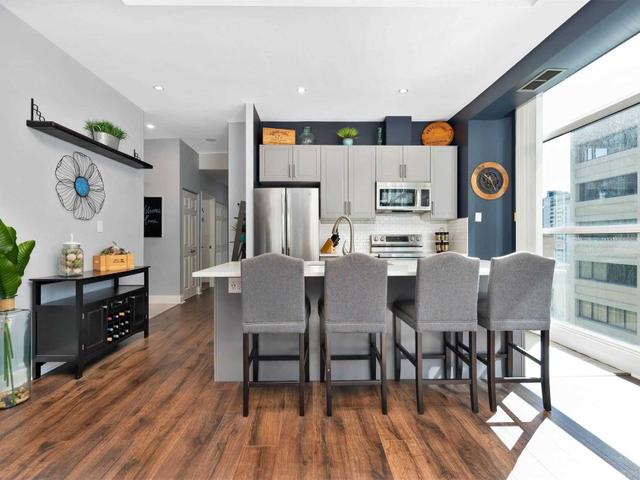 807 - 8 Wellesley St E