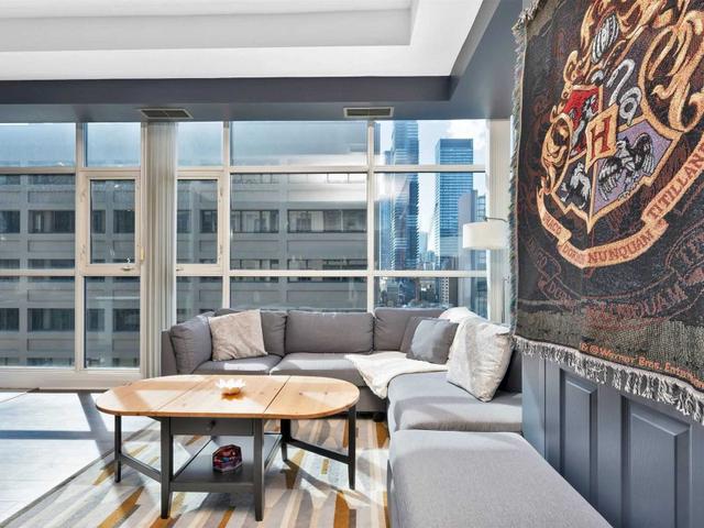 807 - 8 Wellesley St E