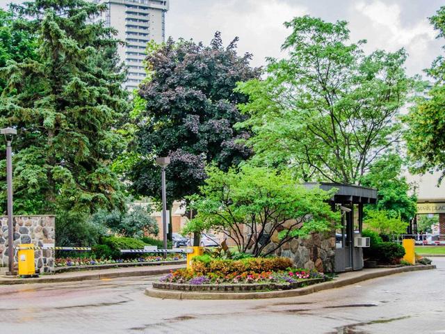 1206 - 65 Skymark Dr