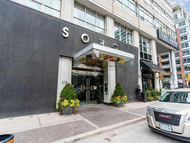 923 - 36 Blue Jays Way