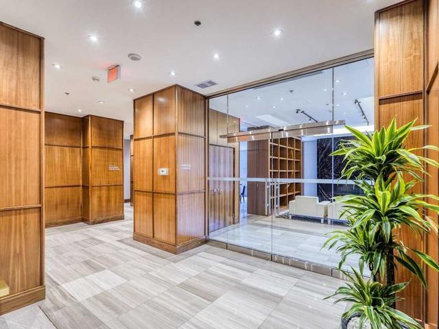 620 - 111 St Clair Ave W