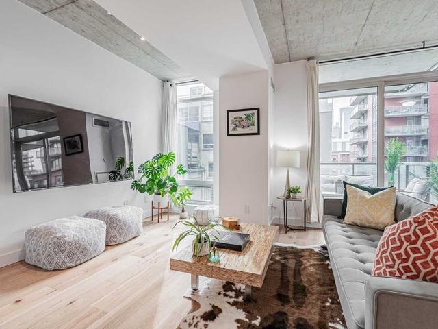 535 - 333 Adelaide St E