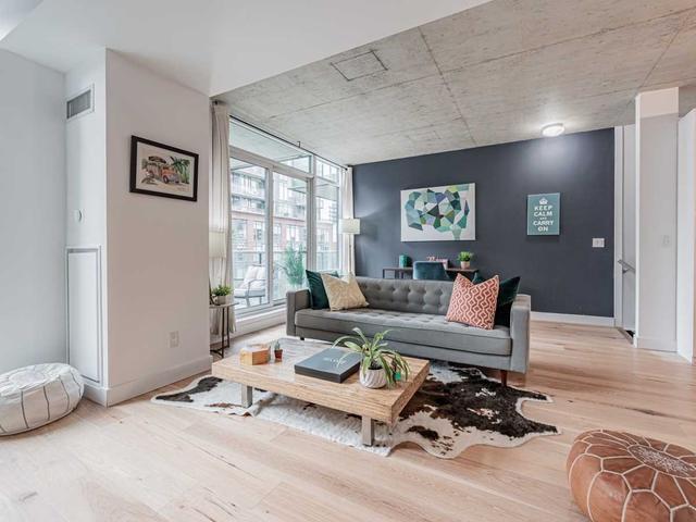 535 - 333 Adelaide St E