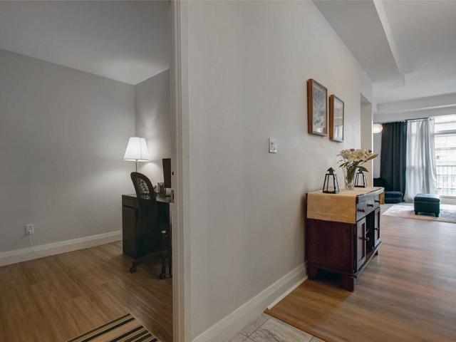 803 - 8 Wellesley St E