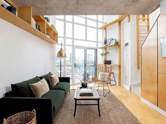 819 - 255 Richmond St E