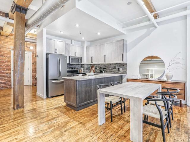 403 - 90 Sherbourne St